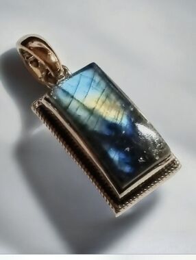 Malagasy Labradorite Solitaire Pendant